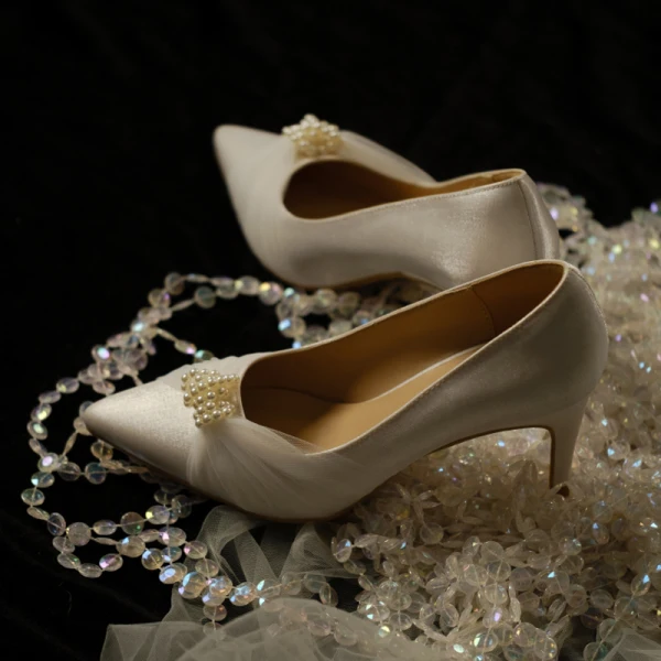 Elegant Ivory Bridesmaid Pearl Pumps 2020 Satin 7 cm Stiletto Heels Pointed Toe Pumps