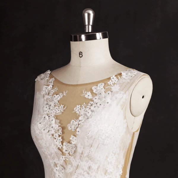 Chic / Beautiful White Ball Gown Wedding Dresses 2017 Scoop Neck Sleeveless Beading Rhinestone Covered Button Appliques Lace Flower Ruffle Tulle Sash Chapel Train