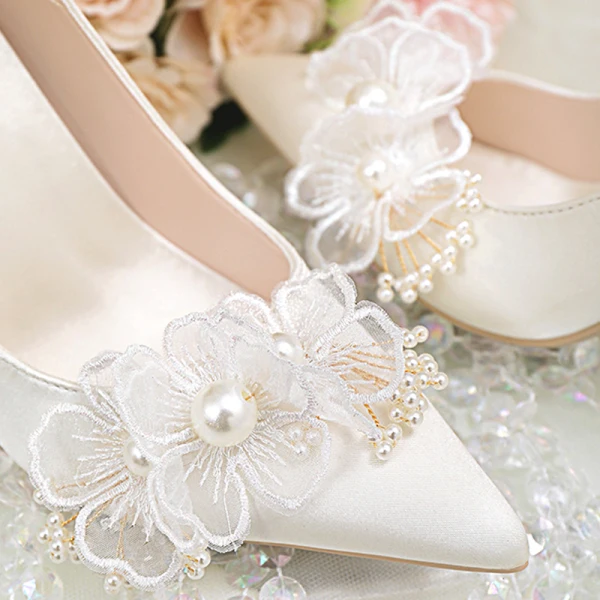 Élégant Ivoire Satin Chaussure De Mariée 2020 Perle En Dentelle Fleur 10 cm Talons Aiguilles À Bout Pointu Mariage Escarpins