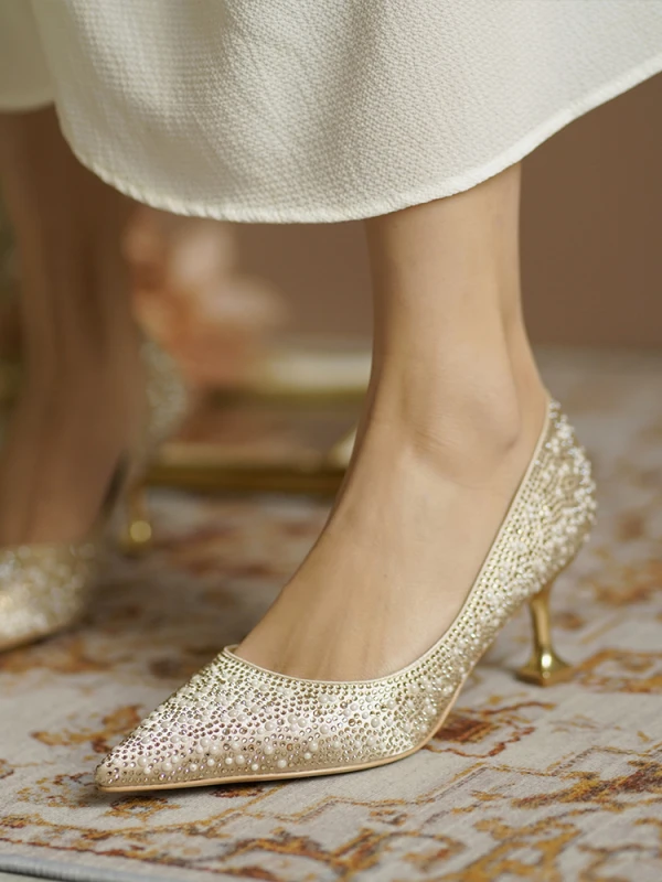 Glittrande Guld Pärla Rhinestone Brudskor 2020 Läder 6 cm Stilettklackar Spetsiga Bröllop Pumps
