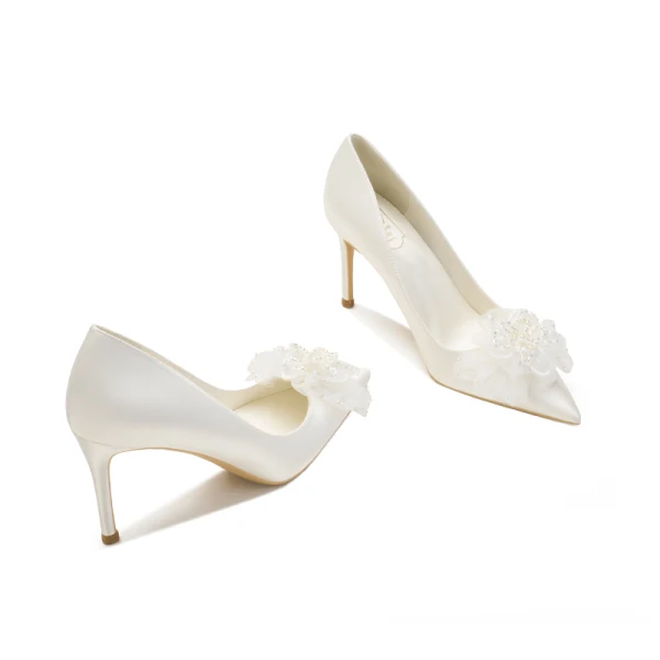 Chic Ivoire Satin Chaussure De Mariée 2021 Fleur 8 cm Talons Aiguilles À Bout Pointu Mariage Escarpins