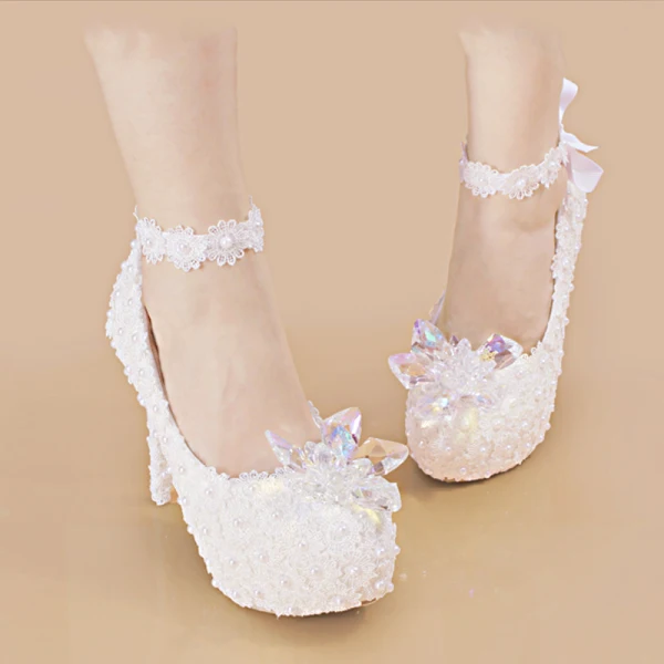 Charming Ivory Crystal Wedding Shoes 2021 Pearl Rhinestone Lace Flower 10 cm Stiletto Heels Pointed Toe Wedding Pumps