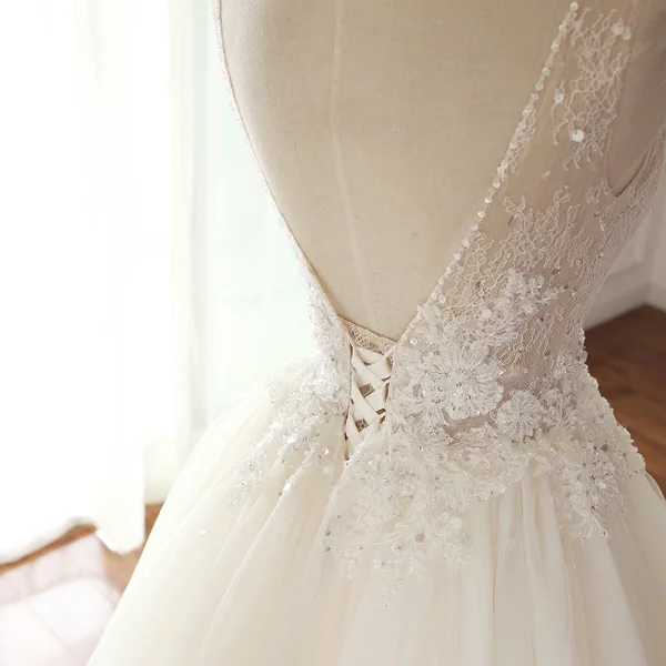 Chic / Belle Champagne Robe De Mariée 2018 Princesse Perlage Paillettes En Dentelle V-Cou Dos Nu Sans Manches Longue Mariage
