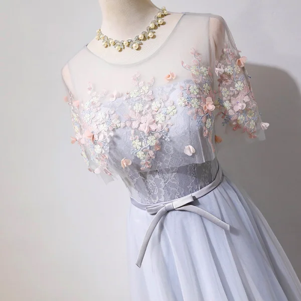 Chic / Beautiful Silver Evening Dresses  2018 A-Line / Princess Lace Flower Appliques Bow Scoop Neck Backless Short Sleeve Floor-Length / Long Formal Dresses