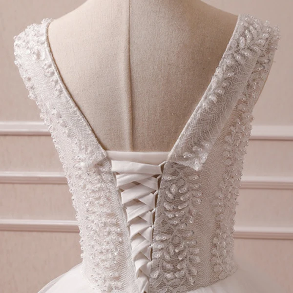 Elegant Ivory Wedding Dresses 2018 Ball Gown Beading Pearl Lace V-Neck Backless Sleeveless Floor-Length / Long Wedding