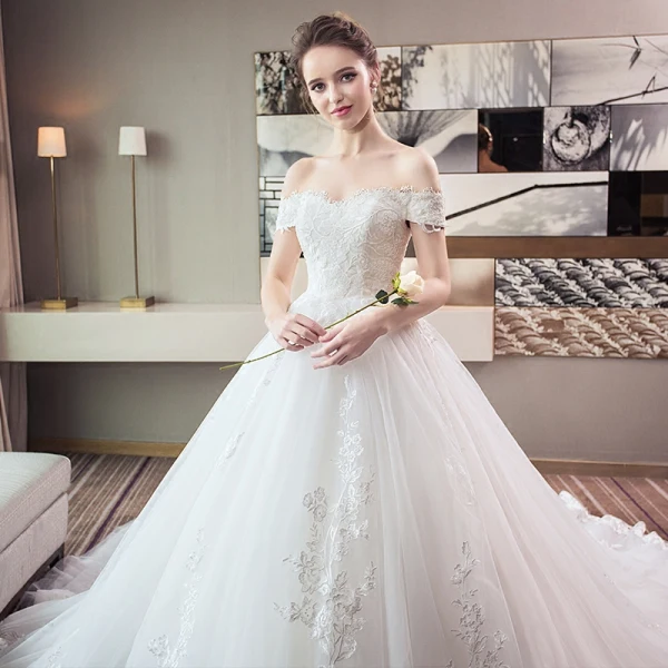 Chic / Belle Blanche Robe De Mariée 2018 Robe Boule En Dentelle Appliques De l'épaule Dos Nu Sans Manches Chapel Train Mariage