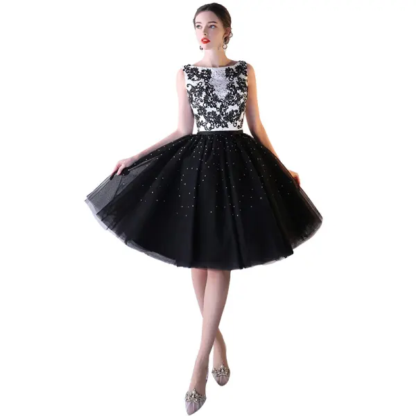 Sexy Noir Robe De Graduation 2017 Robe Boule En Dentelle Fleur Dos Nu Paillettes Faux Diamant Encolure Carrée Sans Manches Courte Robe De Ceremonie