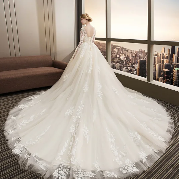 Moderne / Mode Champagne Robe De Mariée 2018 Robe Boule Appliques En Dentelle Paillettes Encolure Dégagée Dos Nu 3/4 Manches Cathedral Train Mariage