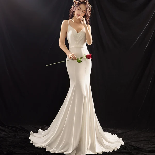 Schlicht Ivory / Creme Brautkleider 2018 Mermaid Perlenstickerei Stoffgürtel Spaghettiträger Rückenfreies Ärmellos Hof-Schleppe Hochzeit
