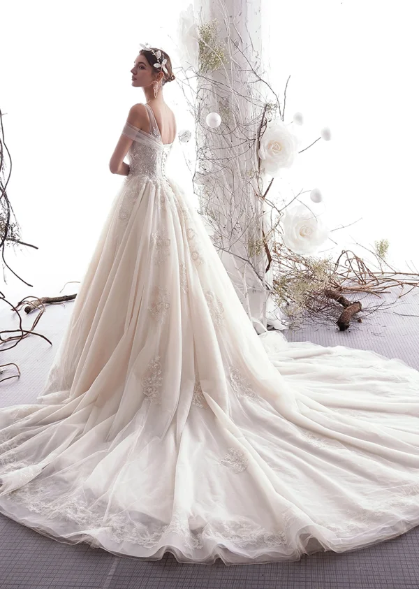 Élégant Champagne Robe De Mariée 2019 Princesse Encolure Dégagée Perlage En Dentelle Fleur Sans Manches Dos Nu Cathedral Train