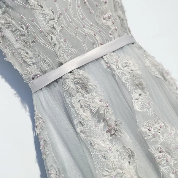 Chic / Beautiful Silver Bridesmaid Dresses 2017 A-Line / Princess Tea-length Lace Appliques Flower Pearl Crossed Straps V-Neck Sleeveless Bridesmaid