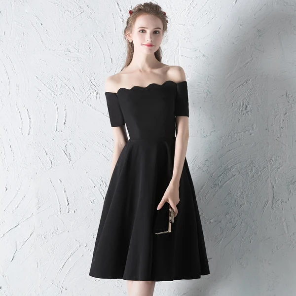 Modest / Simple Black Graduation Dresses 2018 A-Line / Princess Off-The-Shoulder Short Sleeve Backless Knee-Length Formal Dresses