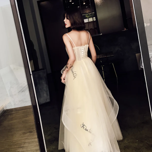 Lovely Champagne Prom Dresses 2018 A-Line / Princess Cascading Ruffles Spaghetti Straps Sleeveless Backless Floor-Length / Long Formal Dresses