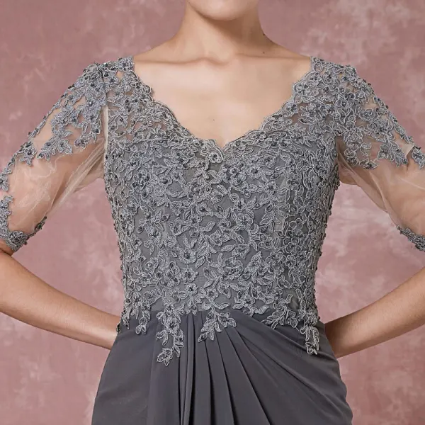 Chic Beautiful Grey Mother Of The Bride Dresses 2018 Trumpet Mermaid Lace Sequins V-Neck