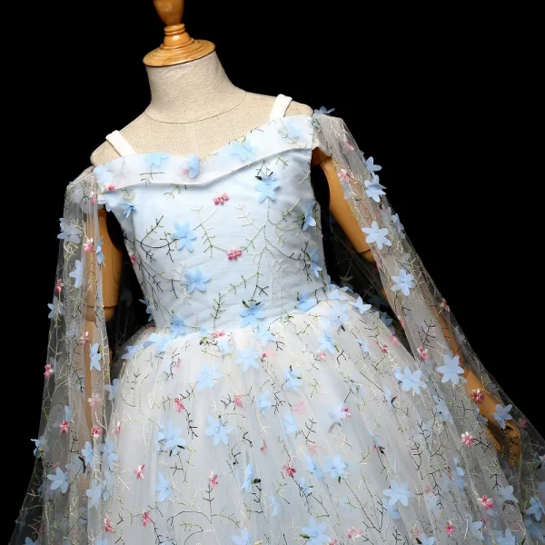Elegant Sky Blue Flower Girl Dresses 2017 Ball Gown Lace Appliques Strapless Sleeveless Court Train Wedding Party Dresses