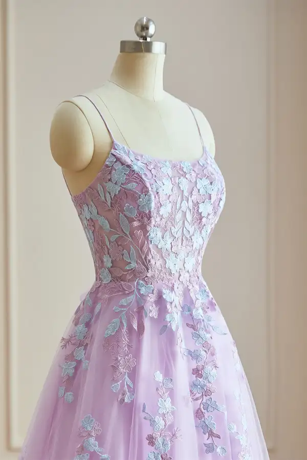 Blomma Fe Lavendel Spaghettiband 2024 Balklänningar Spets Blomma Korsade remmar Ärmlös Prinsessa Formella Klänningar