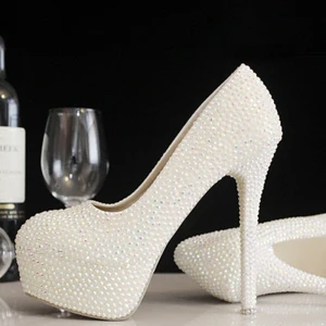Unika Vita 14 Cm Brudskor 2018 Pande Zote Toe Röda Mattan Bröllop Beading Pärla Högklackade Pumps