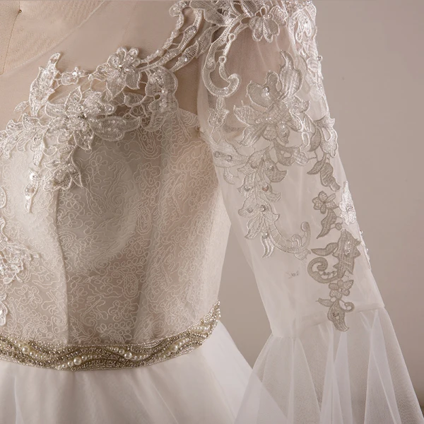 Unique Blanche Robe De Mariée 2017 Princesse V-Cou Tulle En Dentelle Perlage Appliques Dos Nu Mariage