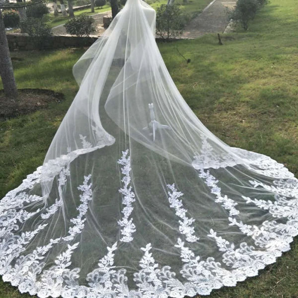 Simple Blanche Mariage Tulle En Dentelle Appliques 4 m Cathedral Train Voile De Mariée 2018