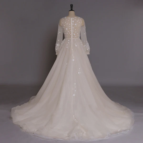 Luxe Fait main Champagne Robe De Mariée 2017 Princesse Encolure Dégagée Manches Longues Perlage Tulle Chapel Train