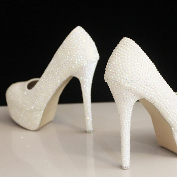 Unika Vita 14 cm Brudskor 2018 Pande Zote Toe Röda mattan Bröllop Beading Pärla Högklackade Pumps