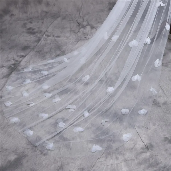 Classic Elegant 2017 White Appliques Tulle Lace Hall Wedding Veils