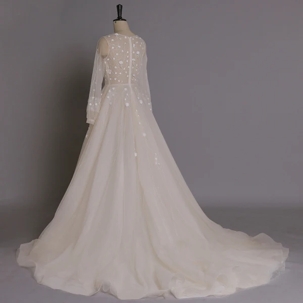 Luxe Fait main Champagne Robe De Mariée 2017 Princesse Encolure Dégagée Manches Longues Perlage Tulle Chapel Train