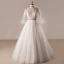 Unique Blanche Robe De Mariée 2017 Princesse V-Cou Tulle En Dentelle Perlage Appliques Dos Nu Mariage