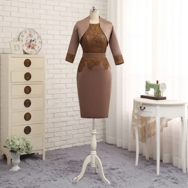 Amazing / Unique Brown With Shawl Trumpet / Mermaid Mother Of The Bride Dresses 2019 Lace Satin U-Neck Embroidered Church Short Wedding Party Dresses