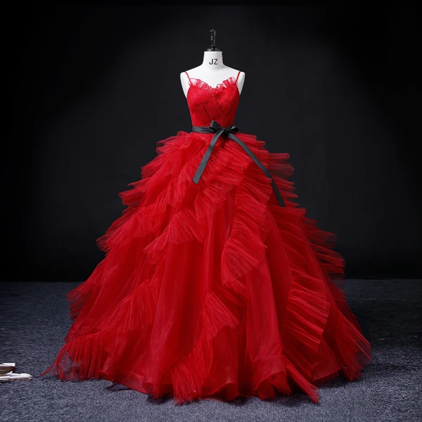 Charmant Rot Fallende Rüsche Ballkleider 2022 Ballkleid Spaghettiträger Ärmellos Stoffgürtel Schleife Rückenfreies Lange Ball Festliche Kleider