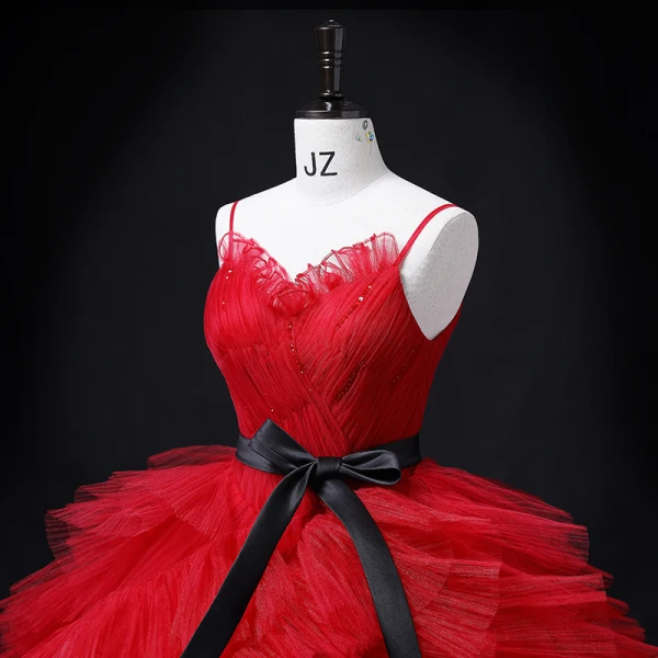 Charmant Rot Fallende Rüsche Ballkleider 2022 Ballkleid Spaghettiträger Ärmellos Stoffgürtel Schleife Rückenfreies Lange Ball Festliche Kleider