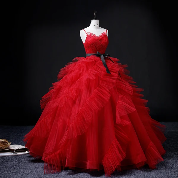 Charmant Rot Fallende Rüsche Ballkleider 2022 Ballkleid Spaghettiträger Ärmellos Stoffgürtel Schleife Rückenfreies Lange Ball Festliche Kleider