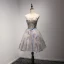 Mote Champagne Homecoming Graduation Kjoler 2017 Ballkjole Kjæreste Uten Ermer Appliques Beading Blonder Sash Printing Korte Buste Ryggløse Formelle Kjoler
