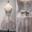Mote Champagne Homecoming Graduation Kjoler 2017 Ballkjole Kjæreste Uten Ermer Appliques Beading Blonder Sash Printing Korte Buste Ryggløse Formelle Kjoler