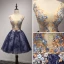 Chic / Belle Champagne Bleu D'encre Robe De Fete 2017 Robe Boule V-Cou Sans Manches Appliques Fleur Perlage Cristal Paillettes Perle Courte Volants Dos Nu Robe De Ceremonie