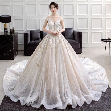 Luxus Herrlich Champagner Brautkleider 2018 Ballkleid Rundhalsausschnitt Ärmellos Rückenfreies Applikationen Mit Spitze Glanz Tülle Rüschen Kathedrale Schleppe