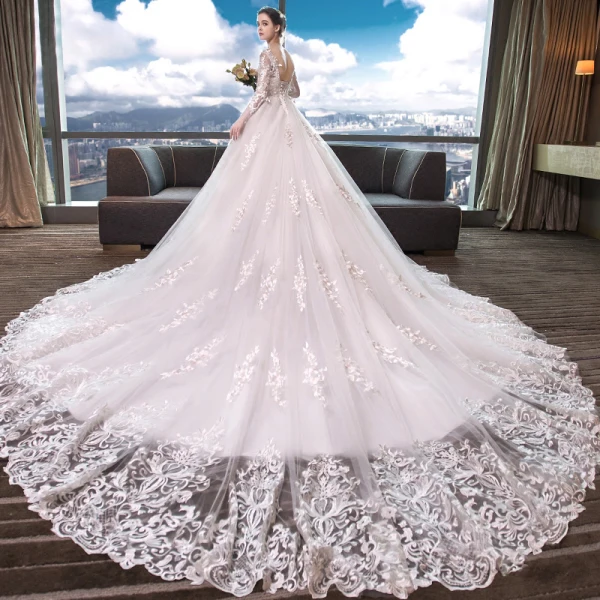 Chic / Belle Blanche Percé Robe De Mariée 2018 Princesse V-Cou Manches Longues Dos Nu Appliques En Dentelle Volants Cathedral Train