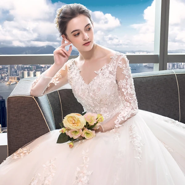 Chic / Belle Blanche Percé Robe De Mariée 2018 Princesse V-Cou Manches Longues Dos Nu Appliques En Dentelle Volants Cathedral Train