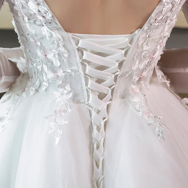 Chic / Belle Blanche Percé Robe De Mariée 2018 Princesse V-Cou Manches Longues Dos Nu Appliques En Dentelle Volants Cathedral Train