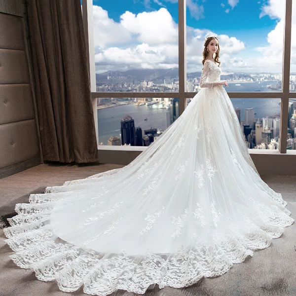 Snygga / Fina Vita Bröllopsklänningar 2018 Prinsessa V-Hals Pierced Långärmad Halterneck Appliqués Spets Beading Ruffle Cathedral Train