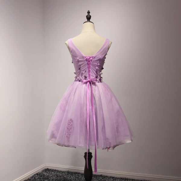 Chic / Beautiful Lilac Homecoming Graduation Dresses 2017 Ball Gown V-Neck Sleeveless Appliques Flower Beading Rhinestone Short Ruffle Backless Formal Dresses