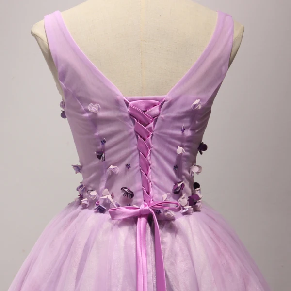 Chic / Beautiful Lilac Homecoming Graduation Dresses 2017 Ball Gown V-Neck Sleeveless Appliques Flower Beading Rhinestone Short Ruffle Backless Formal Dresses