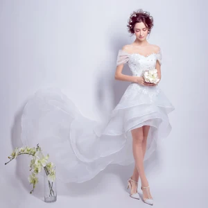 Haute Basse Blanche Organza Été Plage Robe De Mariée 2018 Princesse De L Épaule Manches Courtes Dos Nu Appliques En Dentelle Asymétrique Volants En Cascade