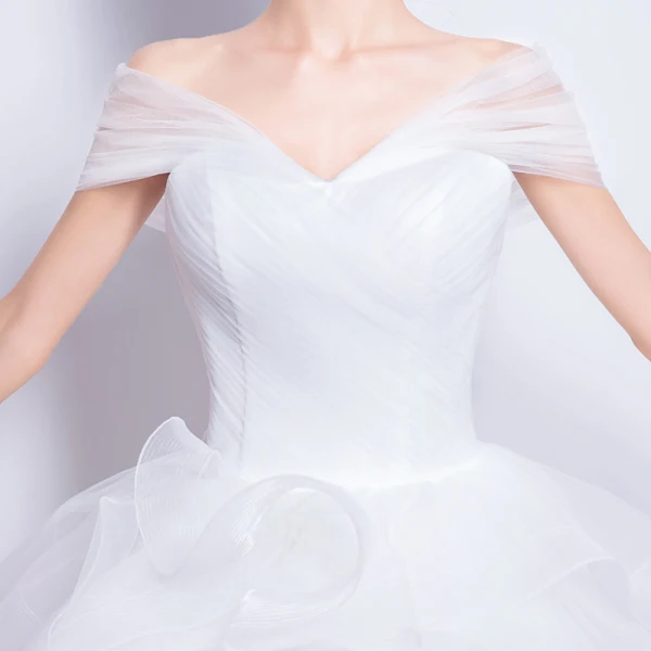 Mooie / Prachtige Witte Organza Zomer Strand Trouwjurken 2018 Baljurk Uit De Schouder Korte Mouwen Ruglooze Asymmetrisch Chapel Train Ruche