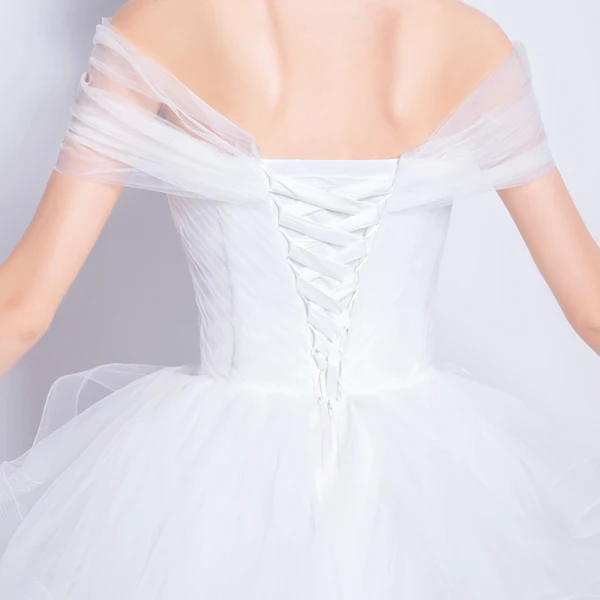 Mooie / Prachtige Witte Organza Zomer Strand Trouwjurken 2018 Baljurk Uit De Schouder Korte Mouwen Ruglooze Asymmetrisch Chapel Train Ruche
