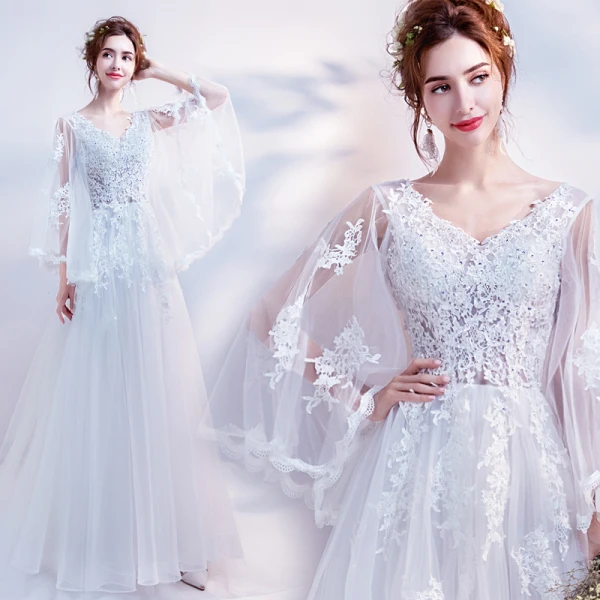 Rabatt Vita Pierced Bröllopsklänningar 2018 Prinsessa V-Hals Långärmad Halterneck Appliqués Spets Paljetter Beading Ruffle Chapel Train