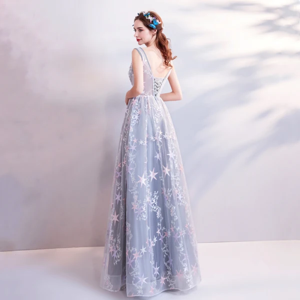 Chic / Belle Gris Robe De Soirée 2018 Empire V-Cou Sans Manches Étoile Appliques Perlage Longue Volants Dos Nu Robe De Ceremonie