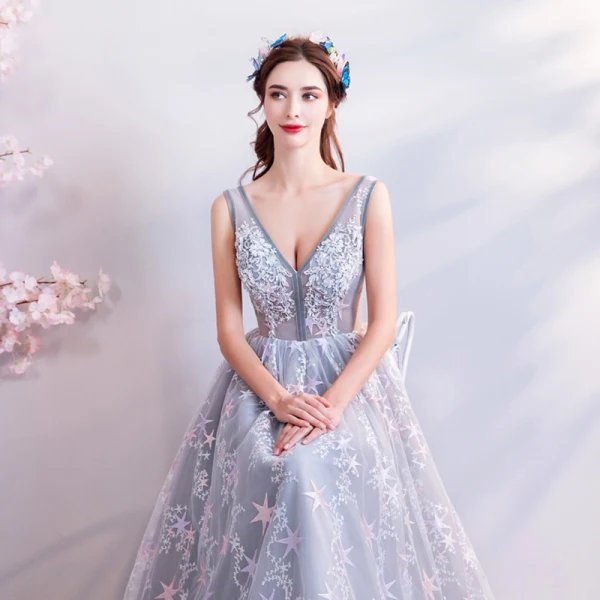 Chic / Belle Gris Robe De Soirée 2018 Empire V-Cou Sans Manches Étoile Appliques Perlage Longue Volants Dos Nu Robe De Ceremonie