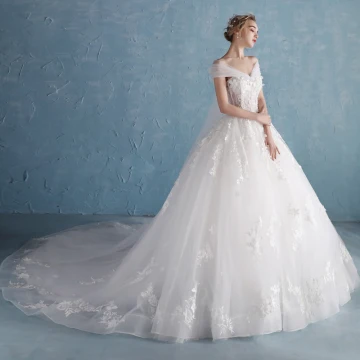 Chic Belle Blanche Robe De Mariée 2018 Princesse Amoureux Manches Courtes Dos Nu Appliques En Dentelle Fleur Perlage Perle Chapel Train Volants