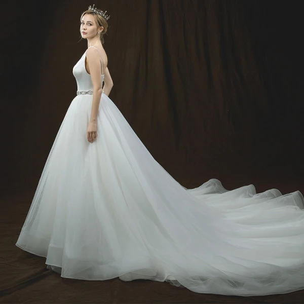 Élégant Ivoire Robe De Mariée 2018 Princesse Encolure Dégagée Sans Manches Dos Nu Perle Faux Diamant Ceinture Chapel Train Volants